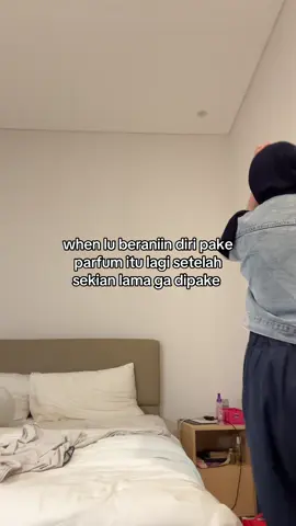 yg disemprot parfum, yg kecium wangi kenangan 