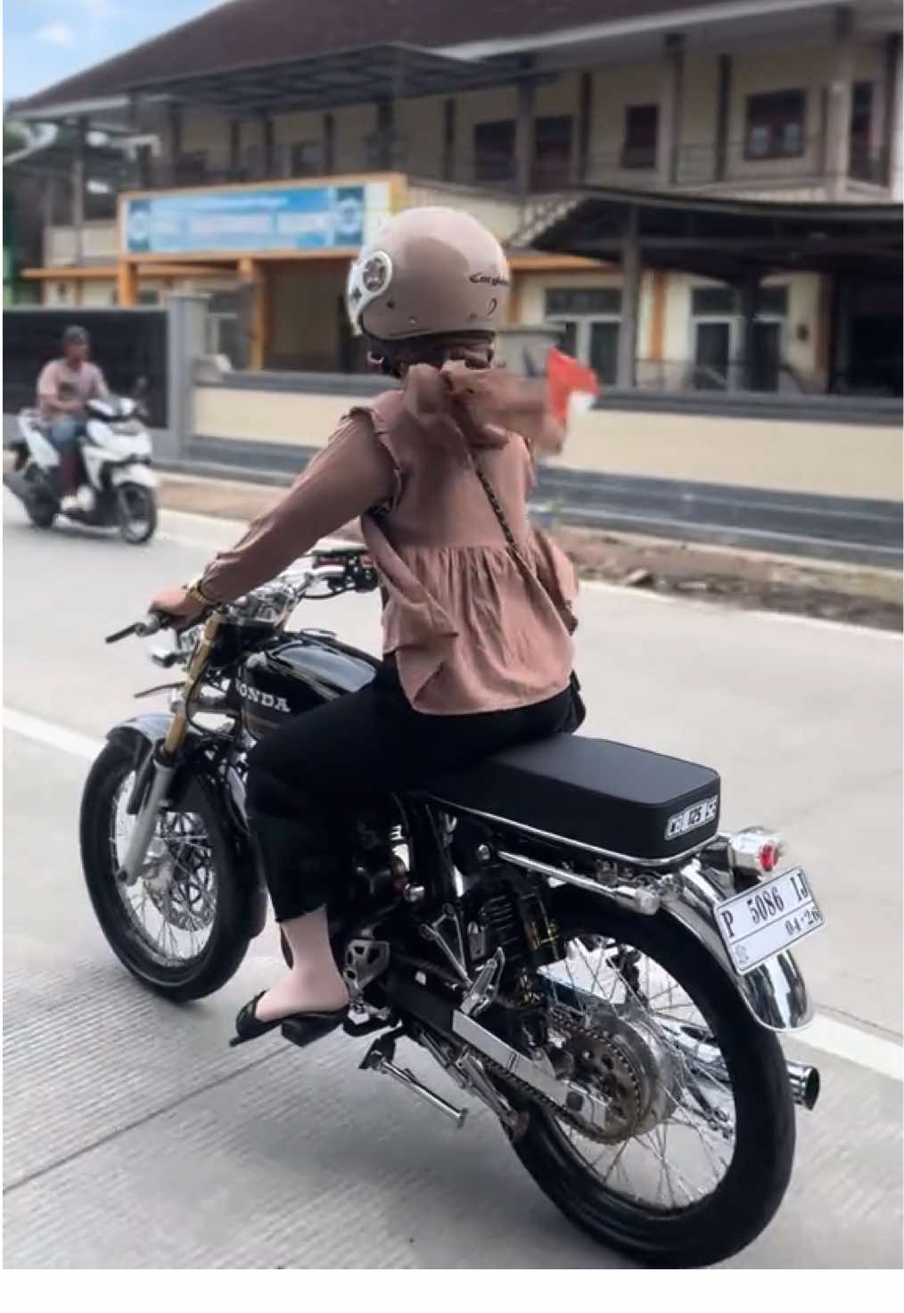 Nyanding koe butuhke ragat sedangkan aku nukoni sparepart #zonacb #cewekcb #masukberanda #icikiwir 