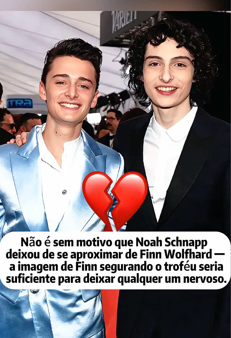 Não é sem motivo que Noah Schnapp deixou de se aproximar de Finn Wolfhard — a imagem de Finn segurando o troféu seria suficiente para deixar qualquer um nervoso #brazil🇧🇷 #noahschnapp #finnwolfhard #strangerthings #foryour 