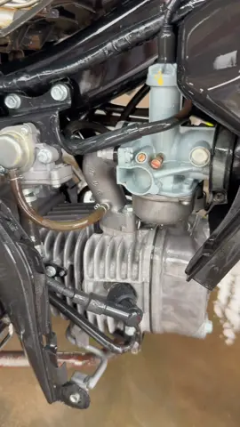 Tẩy rửa rỉ sét ố vàng full xe luôn ạ!!! Anh em nào mà có xe bị ố hoặc rỉ sét mà chưa biết cách vệ sinh như thế nào thì nên thử chai dung dịch rửa xe đa năng này nha!! #tuong47shop #tayriset #tayovang #tayruadanang #ruaxekhongcham 