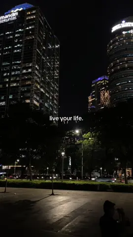 life is too short. do whatever makes you happy post everything. dream big. take risks. listen to yourself more. #thenightisstillyoung #nickiminaj 