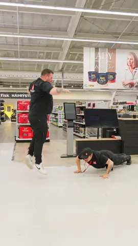 Þröngir gangar geta verið erfiðir🥵 #húsasmiðjan #blómaval 