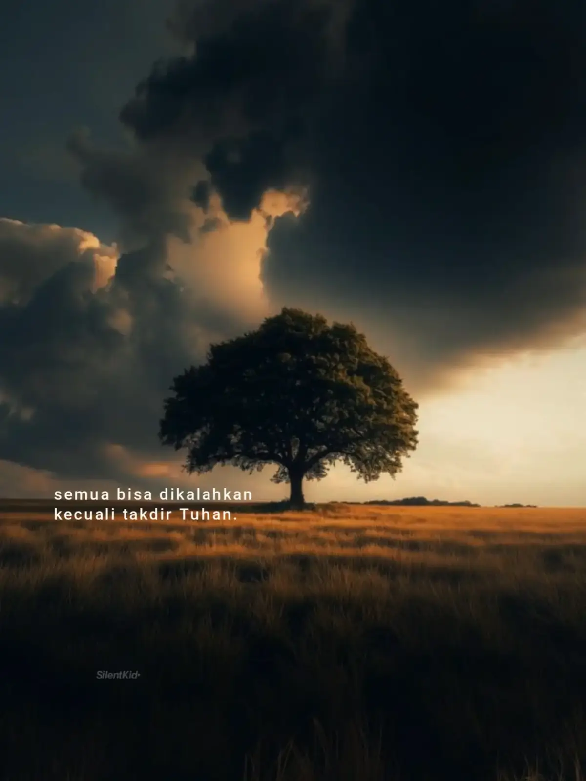 Bahan-bahan 📝: 2 gelas beras (cuci bersih) 400 ml santan 2 lembar daun pandan 2 batang serai (geprek) 3 lembar daun salam 1 sdt garam ½ sdt kaldu bubuk (opsional) --- 🔥 Cara Membuat: 1. Rebus santan + bumbu Masukkan santan, daun pandan, serai, daun salam, garam, dan kaldu. Aduk hingga mendidih agar santan tidak pecah. 2. Masukkan beras Masukkan beras yang sudah dicuci. Aduk rata sampai santan terserap sebagian. 3. Kukus Pindahkan beras setengah matang ke dandang kukusan. Kukus 20–30 menit sampai nasi matang dan pulen. 4. Sajikan Hidangkan dengan telur dadar, bihun goreng, tempe orek, sambal, dan bawang goreng. --- ✨ Tips Gurih & Wangi: Tambahkan sedikit jahe geprek untuk aroma lebih sedap. Aduk santan terus saat mendidih supaya tidak pecah. Gunakan santan kental agar rasa lebih gurih. selamat mencoba 😊  #4u #fouryou #xyzbca #fyp 