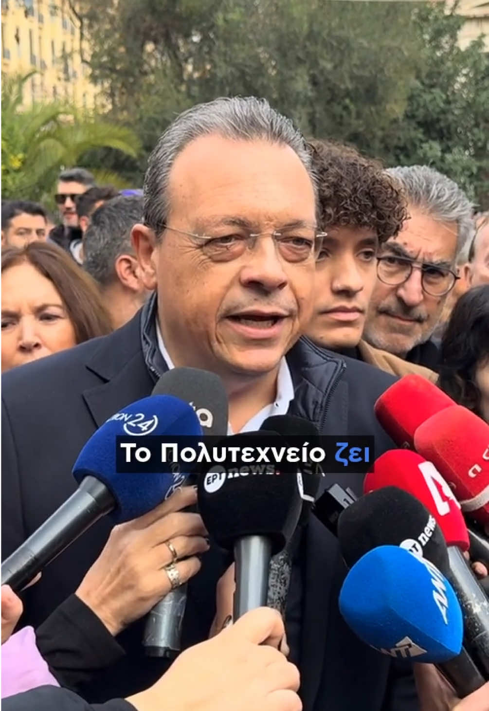 Στεφάνι στο μνημείο του Πολυτεχνείου για τα 52 χρόνια από την εξέγερση κατέθεσε το πρωί της Δευτέρας ο πρόεδρος του ΣΥΡΙΖΑ-ΠΣ, Σωκράτης Φάμελλος. Σε δηλώσεις του μετά την κατάθεση δήλωσε: «52 χρόνια μετά, τιμούμε τη μνήμη των νεκρών του Πολυτεχνείου. Της νεολαίας που αντιστάθηκε, που σήκωσε κεφάλι, που εξέφρασε την ανάγκη ενός λαού για πολιτική ελευθερία [...]. Τα μηνύματα του Νοέμβρη είναι ζωντανά, όσο κι αν θέλει να τα κρύψει η αντίδραση -όπως και τους νεκρούς του Πολυτεχνείου- για «Ψωμί – Παιδεία – Ελευθερία» απέναντι στη φτώχεια και τα χαμηλά εισοδήματα, απέναντι στην καταπάτηση των δημοσίων αγαθών, της Παιδείας και της Υγείας, αλλά και για μια Ελλάδα που θα έχει Δημοκρατία, που θα έχει Κράτος Δικαίου, που δεν θα έχει διαπλοκή και διαφθορά. Οι νέοι και οι νέες του Νοέμβρη του Πολυτεχνείου του 1973, έδωσαν ένα μήνυμα, ότι με αγώνες κατακτιούνται τα δικαιώματά μας και η Δημοκρατία απαιτεί αγώνες και θυσία. Το Πολυτεχνείο ζει και μας καλεί σε νέους αγώνες. Αθάνατοι» #skaigr #tiktokviral #πολυτεχνειο 