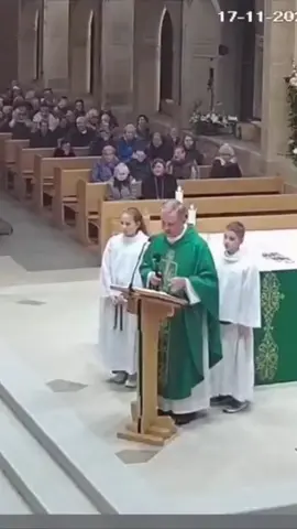 rat causing trouble un church 🤣 #rat #christ #chruch #tik_tok #tiktok_india 