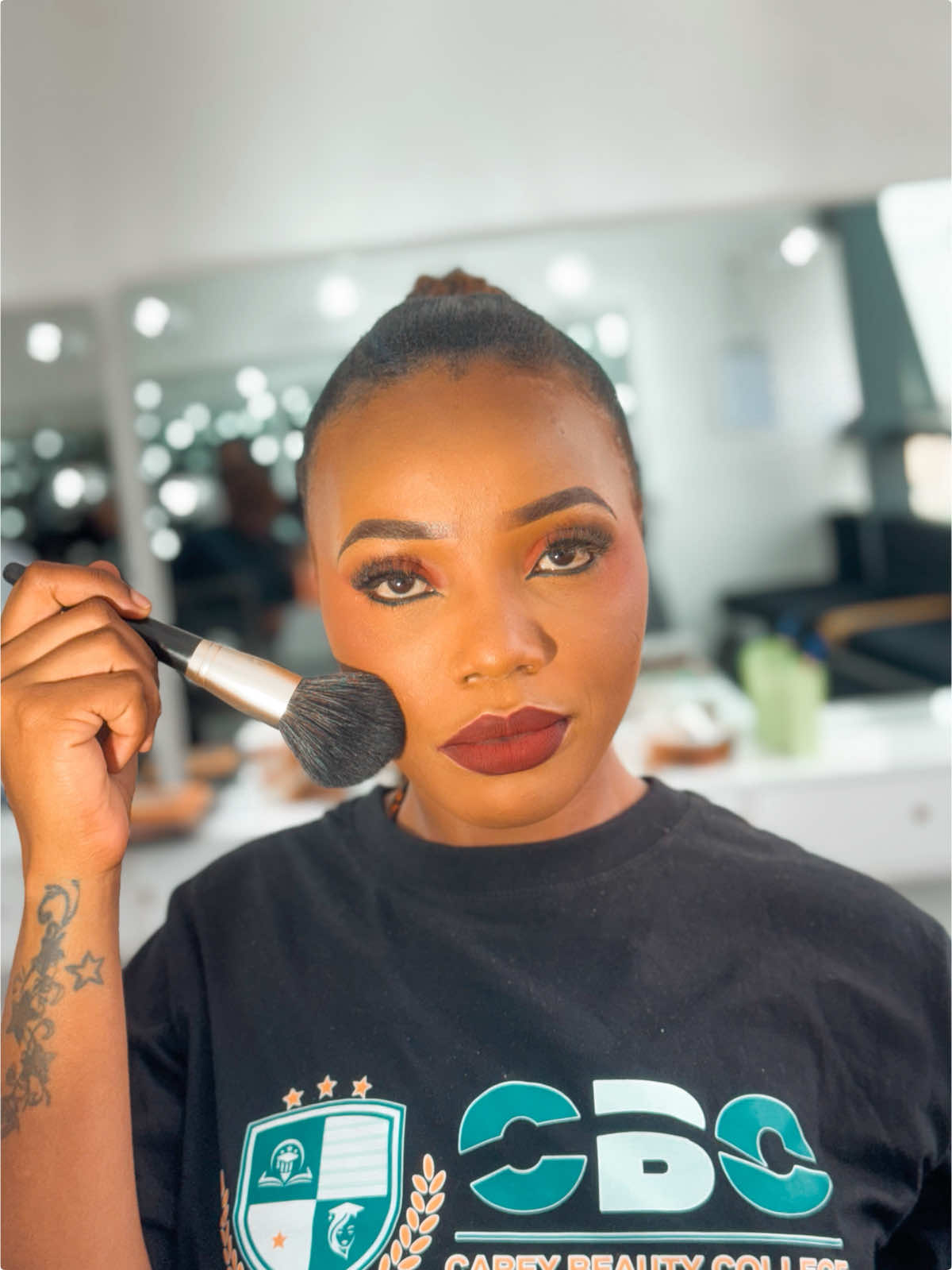 Makeup lazima tujue before mwaka iishe ☺️  2025 isiishe ka bado hujui kufanya makeup Join our PERSONALIZED MASTERCLASS Dec 5th & 6th. This class is highly personalized you'll be allocated a trainer who will guide you step-by-step until you finally get it.No rushing, crowding, no confusion. Just you, your trainer, Requirements: * ﻿﻿Your passion & willingness to learn * ﻿﻿A set of professional brushes (Everything else products, tools & shades is provided) We're keeping slots super limited because this class is personal, premium, and designed to give you an unforgettable experience. Investment: 10,000 Till: 5230699 Got questions? Don't be shy slide into the DM, call, or WhatsApp +254 711 364 094 / +254 707 555 444 #LearnMakeup#MakeupClassKenya#KenyaBeautySchool#MakeupByPros#MakeupTraining#GlamGoals#SelfGlam#MakeupTransformation#BeautyEducation#masterclass#makeup#beauty#makeup