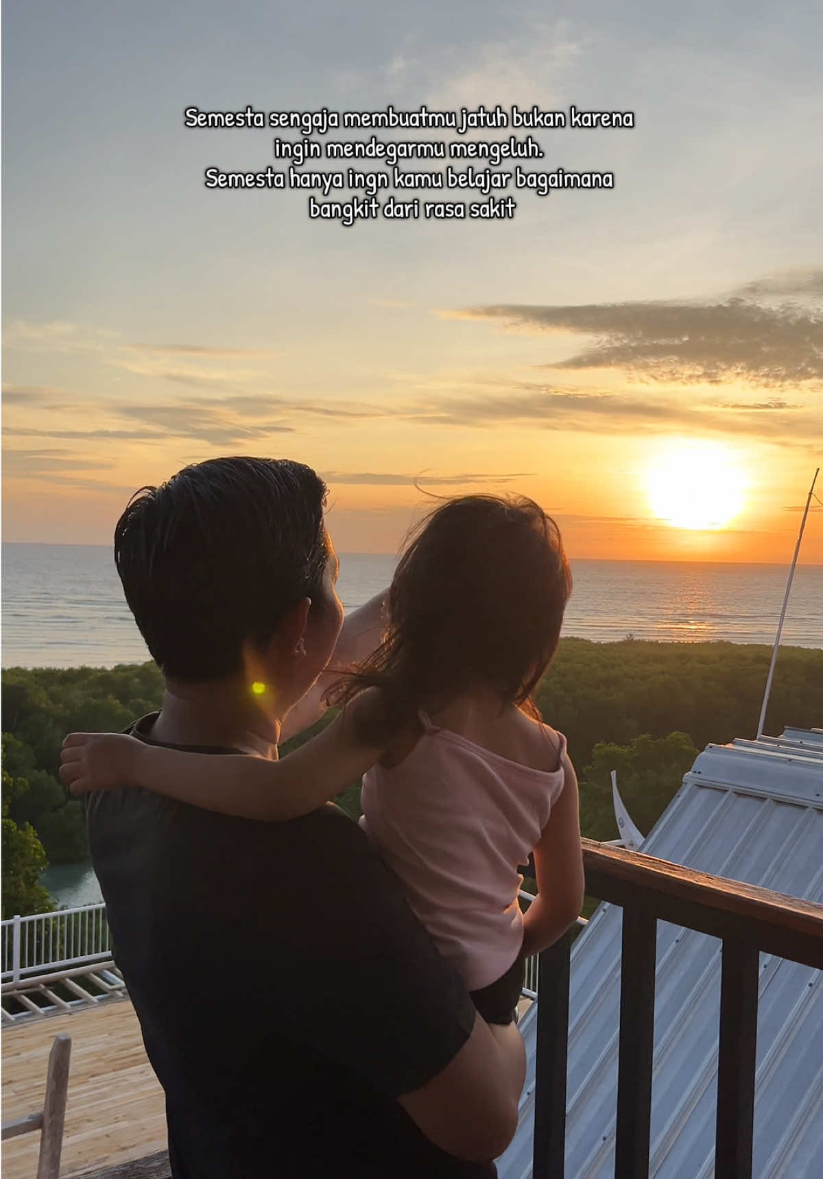 🌅🌊🌴🌳 #villaandatamajene #majene #sunset #majenesulbar 