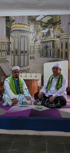 SYEIKH ALI BIN AHMAD BASALAMAH RA Syeikh Ali bin Ahmad Basalamah lahir pada hari Jum’at di kota Ketanggungan Timur Kabupaten Brebes tahun 1323 H. / 1905 M. beliau mulai mencari ilmu untuk kali pertama berguru kepada seorang wali agung As-syeikh Al Qutub Al - Kabir Al Arif billah Al Allamah Al Habib Ahmad Bin Abdillah Bin Tholib Al Athos pekalongan,kepada beliau Syeikh Ali sangat rajin dan semangat menimba ilmu. Seusai belajar di Pekalongan ayahanda beliau kembali memberangkatkan ke Negara Hajrain dan beliau belajar disana selama delapan bulan kemudian pindah ke Tarim, di Tarim juga beliau sangat tekun mencari ilmu sampai beliau berhasil menguasai berbagai macam disiplin ilmu yang bermanfaat, seperti ilmu fiqih, Tafsir, Hadits, Nahwu Shorof dan lain - lain. Syekh Ali Basalamah belajar di Tarim selama kurang lebih 9 tahun, setelah itu beliau kembali pulang dan tinggal di kota Tegal, beliau tinggal disana kurang lebih selama satu tahun, tidak lama kemudian beiau menikah dengan Hj Maimunah putri Syeikh Said Bin Abu Bakar Basalamah, Selama berumah tangga beliau dikaruniai seorang putra yang menjadikan beliau sangat bahagia, kemudian pada hari ke tiga dari kelahiran putranya ini Syeikh Ali mebawa putranya kehadapan guru beliau Al Arif Billah Al Habib Ahmad Bin Abdullah Bin Tholib Al Athos Pekalongan, lalu Syeikh Ali berkata kepada guru beliau: “ Ya Sayyidi, saya telah dikaruniai seorang putra, kedatanganku kemari hendak meminta nama untuk putraku”. Kemudian sang guru membacakan surat Al Fatihah dan berdo’a untuk sang putra dengan do’a - do’a yang indah lagi penuh manfaat selanjutnya putra Syeikh Ali tersebut diberi nama Muhammad. Usaha Syeikh Ali memperoleh seorang putra yang sholih diantaranya ditempuh dengan meminta do’a kepada guru beliau terbukti dan nyata bahwa putra beliau yaitu Syeikh Muhammad Basalamah menjadi seorang ulama besar untuk daerah Brebes, Tegal dan sekitarnya. Ketika menuntut ilmu di Tarim Syeikh Ali menimba ilmu dari beberapa ulama besar yang masyhur kewaliyannya diantaranya kepada seorang yang sangat alim yaitu Waliyullah Al Arif Billah Al Allamah Al Habib Abdullah Bin Umar Assyathiri, kepada Al Wali Al kabir Al Allamah Al Arif Billah Al Habib Alwi Bin Abdullah Bin Syihab dan ulama - ulama besar lain yang ada di Negara Tarim.  Setelah belajar ilmu di Tarim beliau pulang ke daerah kota Tegal mengajar dan menyebarkan ilmu, yang ketika itu dimulai dari masjid sang ayahanda yang bernama masjid Hajrain. Pada bulan Rajab ditahun pertama beliau berda’wah beliau menerangkan tentang kisah isra’ mi’raj Rosulullah Saw di masjid Hajrain yang ketika itu sangat banyak dipenuhi oleh pengunjung dan Syikh Ali menerangkan dengan sangat jelas sehingga para pengunjung merasa sangat bahagia dan betah. Tidak lama kemudian beliau Syeikh Ali Bin Ahmad Basalamah hijrah  ( pindah ) ke kota Jatibarang Brebes sampai hari wafat beliau. Di Jatibarang ini beliau meneruskan da’wah dan mengajarkan ilmu di berbagai tempat terutama dikediaman beliau sendiri, dimasjid, mushola, sampai kepelosok - pelosok pedesaan dan daerah pegunungan. Dan sudah barang tentu banyak sekali orang yang menimba ilmu dari beliau, mulai dari kalangan para kyai, para ustadz lebih - lebih orang awam yang jumlahnya sangatlah banyak, sehingga banyak ulama, kyai dan para ustadz yang telah manimba ilmu dari Syeikh Ali Bin Ahmad Basalamah untuk kemudian diajarkan didaerah mereka masing - masing. Pada tahun 1368 H. atau tahun 1948 M. Syaikh Ali berangkat ibadah haji dan berziarah ke maakam Rasulullah SAW besama saudaranya Assyaikh Sa’id Bin Ahmad Basalamah, dan ketika ibadah haji ini beliau Syaikh Ali juga sempat menimba ilmu kepada ulama - ulama Makkah diantaranya kepada Assyaikh Al Alim Al Allamah Al Wali Al Kabir Al Arif Billah Assayyid Alawi Bin Abbas Al Maliki Dan Al Allamah Al Arif Billah Assayyid Husein Bin Muhammad Fad’aq serta ulama Makkah lainnya. Dan pada tahun 1393 H. / 1973 M. Syaikh Ali berangkat ibadah haji untuk kedua kalinya. Beliau Syaikh Ali adalah orang mengetahui ba