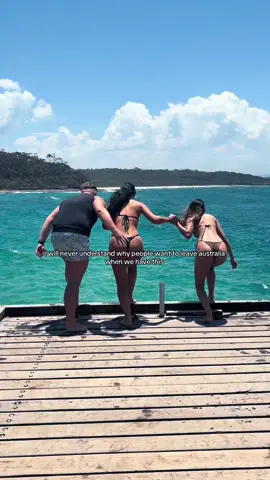 playing mermaids @coolgirlraye @Livelaughlove #australia #ocean 