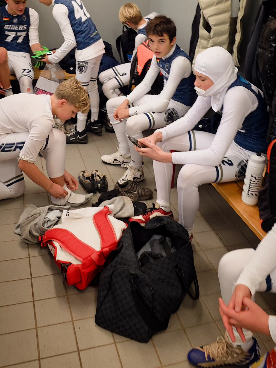 Getting ready.... 💛💙🏈🎯💯🏆 #americanfootball #youthfootball #champions #jugendfootball #Viersen 