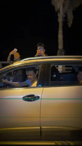 Nếu m thích thì đi với tao , tụi tao sẽ chỉ cho mày thấy 