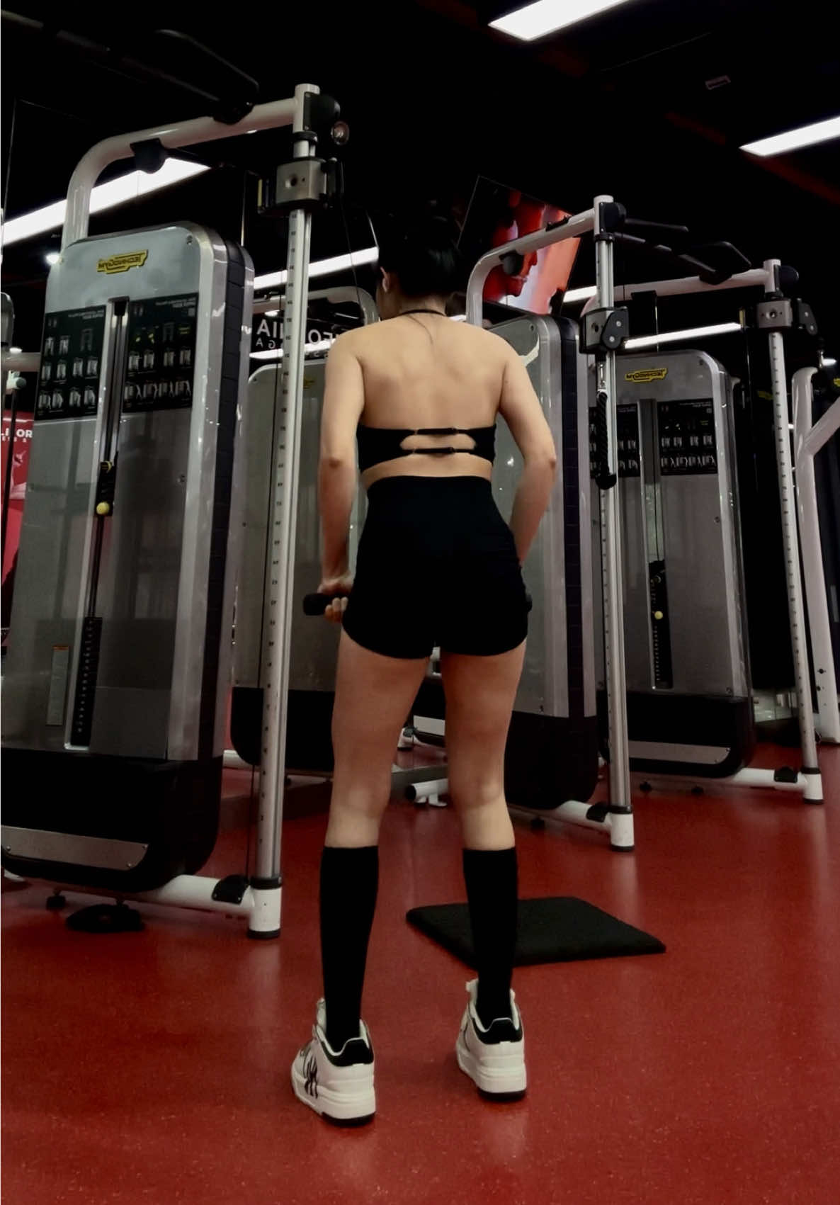 Vẫn đang cố cày lưng 🥹#trandigymne #gymmotivation #californiacantho #gymgirl #backday 