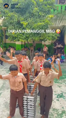 Tarian Bocil Kematian apa Tarian Pemanggil MBG nihh? 😌 #mbglovers❤️ #mbg #sppgtelagamurni #sppg #fyp 