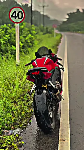 #สโลว์สมูท “ เราไม่รู้หรอกว่า..ปลายทาง ที่เรากำลังเดินไป..จะเป็นอย่างไร..”🛵💨⛈️ #cbr650r  #เผ่าม้าบิน  #เพื่อนกันทั้งประเทศ🇹🇭 