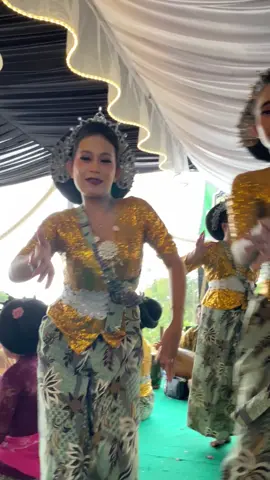 dancernya Edwin group💃💃@RnkIntann @akugrill4 #jaipongan #bandung #bajidor #fyp 