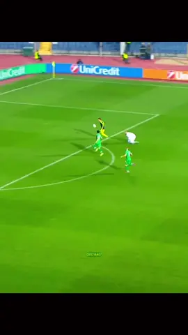 Magic Ozil 🤯😍#skills #passes #ozil #football #fyp 