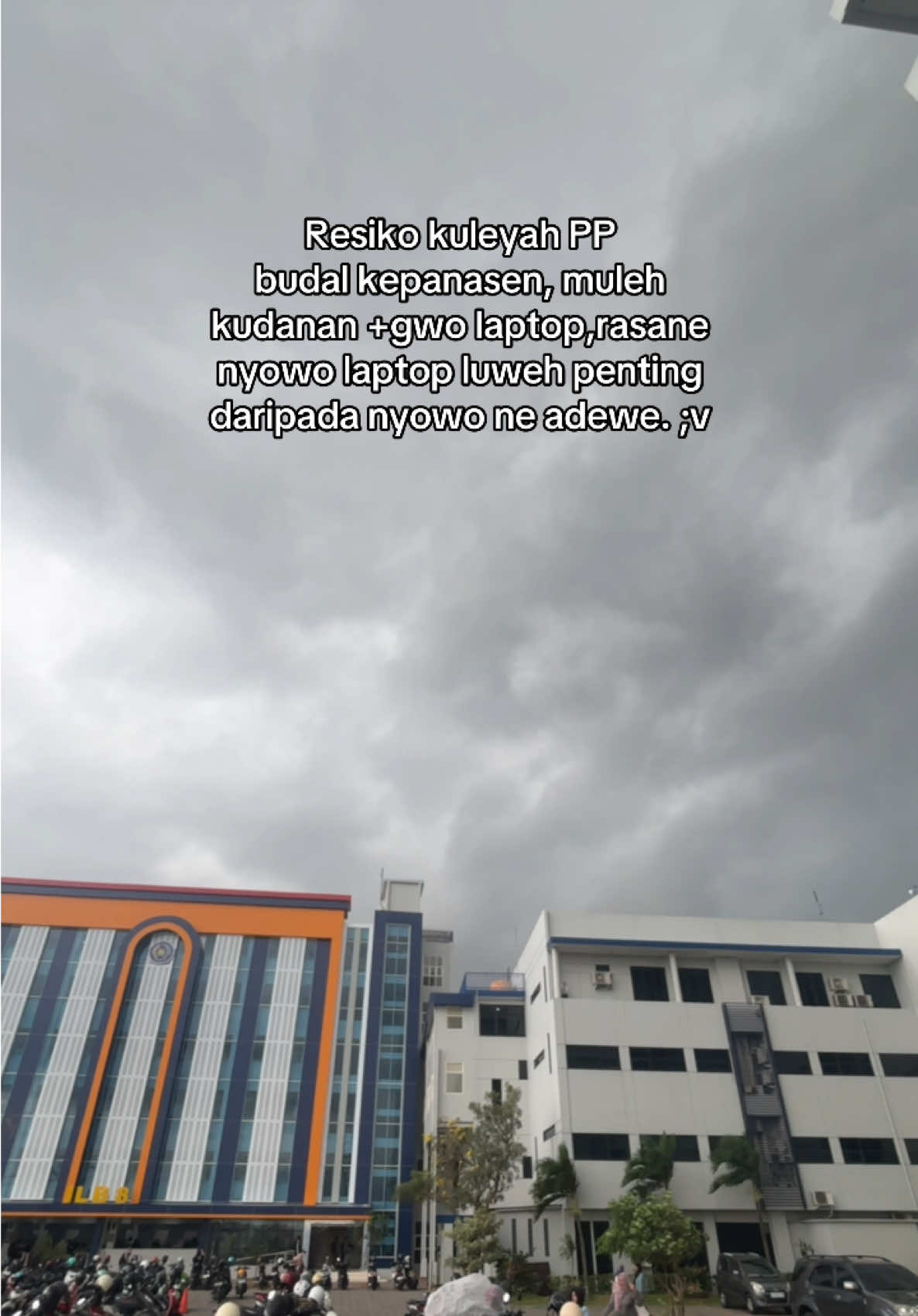 sing di mantel i tas+laptope, awak e klebus sak atine +nuk e.  #umsida1912 #sangsurya #sidoarjo24jam #klebus #umsida 