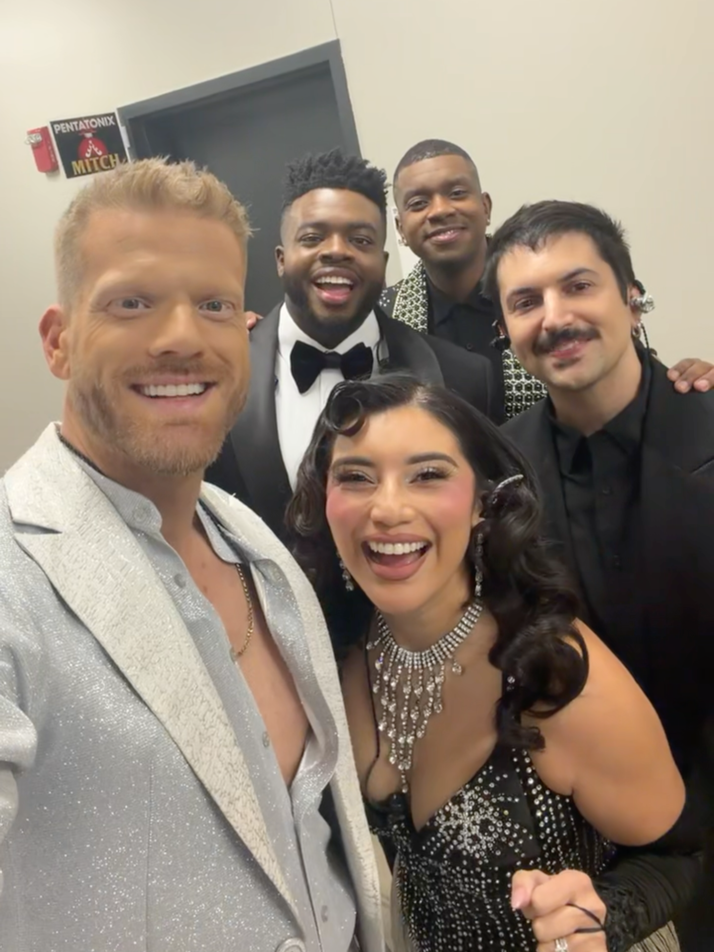 🎶 PENTATONIX kommen auf ihrer Frühjahrstournee im April 2026 nach Hamburg, Berlin, Düsseldorf & Frankfurt! 🤩 Grammy-Vibes, pure A-cappella-Magie & eine Show, die unter die Haut geht! 🌟 In welcher Stadt bist du mit dabei? 🎤 👉 Jetzt Tickets sichern siehe Link in Bio. #LiveNation #Pentatonix #Konzert #Tour2026
