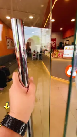 Yang pengen duduk santai dan minum es cream bisa coba,tempatnya nyaman. Dan bisa dapatkan diskon voucher, dengan klik lokasi yang aku pautkan ya 🫶🫶🫶🫶🫶  #bingxue #escream #jajanan #foryou #fyp 