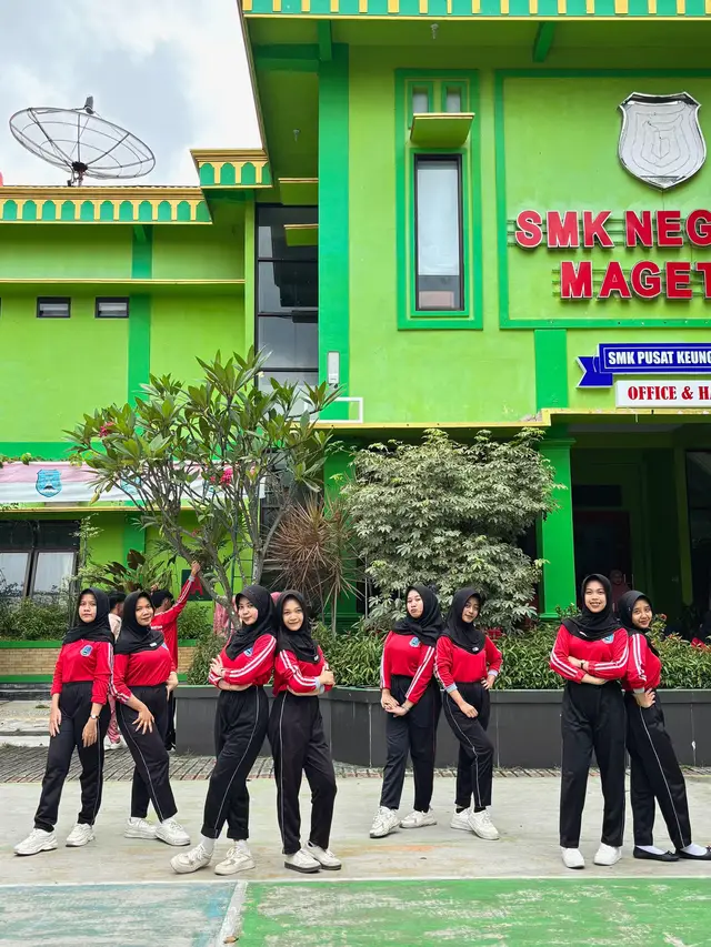 🤍 #yearbook #foryoupage #enolaholmes #fypシ 