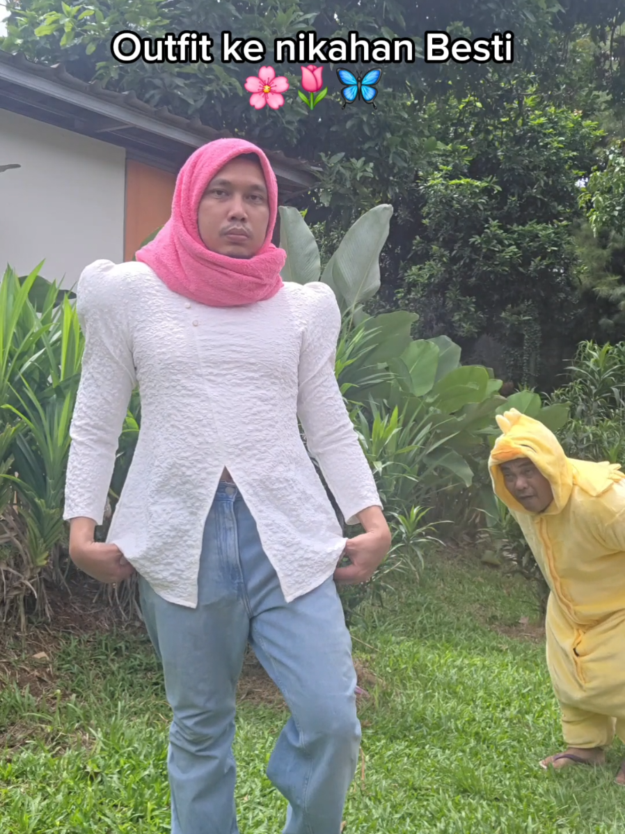 Besti yang nikahnya itu yang di depan 