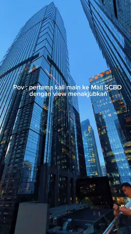 Vibe Kota Jakarta dengan view citylight yang indah di Mall Astha District 8. #citylight #citylightsjakarta #asthadistric8 #jakartavibes #scbd 