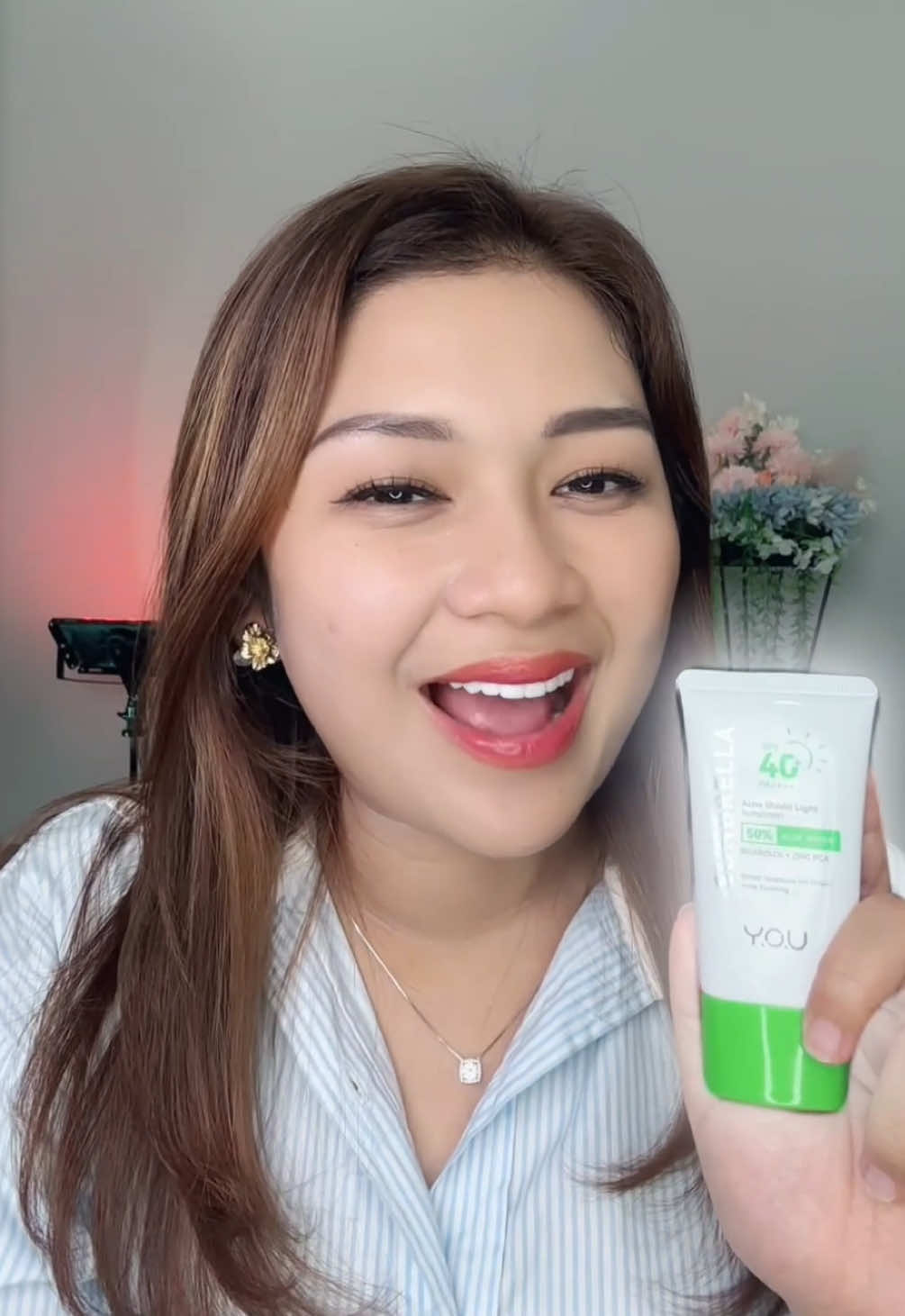 Cari sunscreen untuk kulit berjerawat & berminyak? 🤔 Sunbrella Acne Shield Light Sunscreen dari Y.O.U jawabannya! Kulit matte, terlindungi, dan tetap nyaman seharian ✨💚 Yuk checkout~ #AcneShieldOn #SunbrellaAcneShield #YOUSunbrella #Sunscreen #Acne