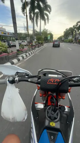 Otw deliv seblak untuk nyonya 😇      #ktm2024 #ktm2025 #ktm6days #ktm300 