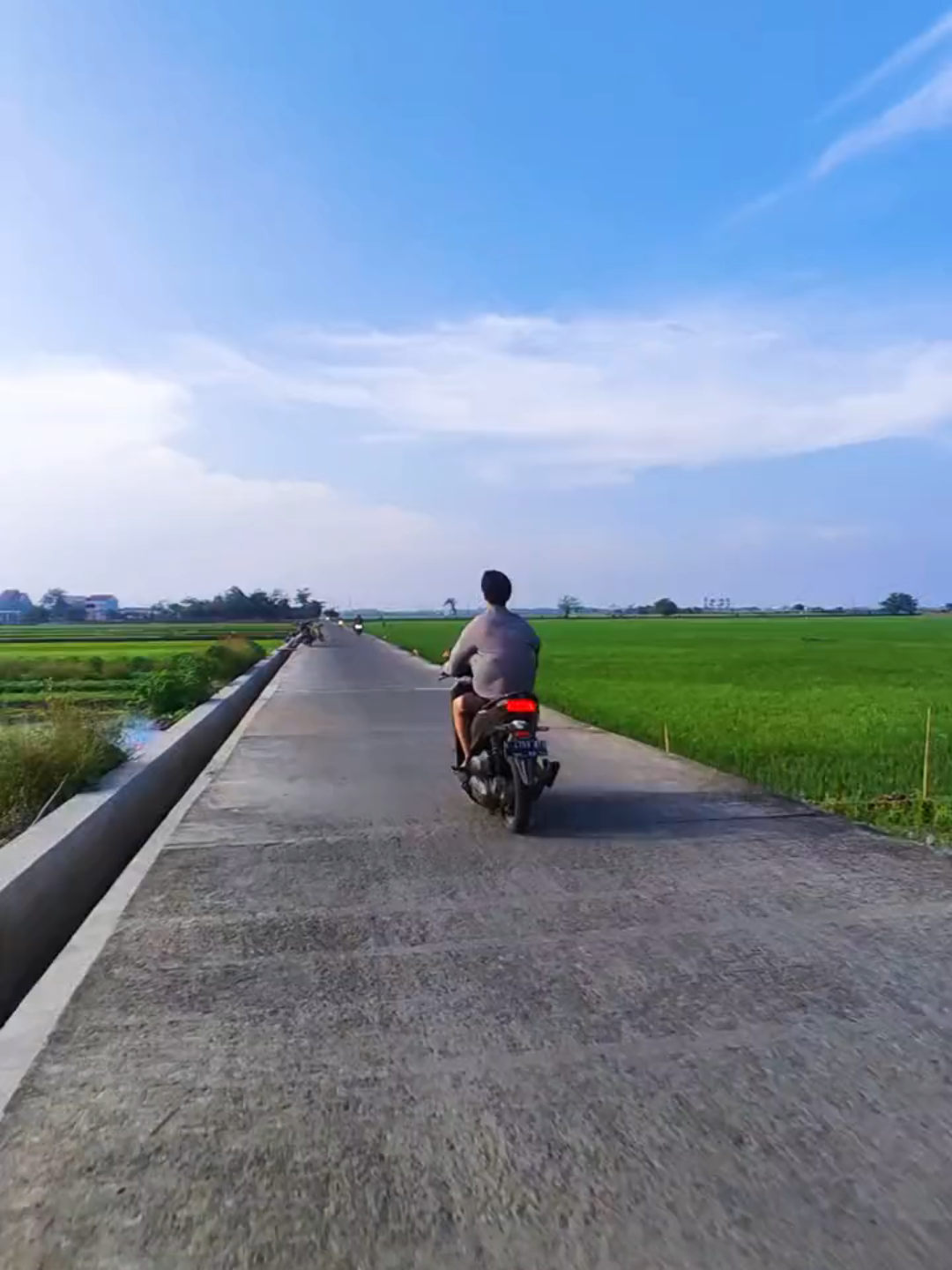 punya cinematic pedesaan arsip lama .. gassss mentahan nih , dgn sound KANE 😆😁  #fyp #viral #estetik #trending #tiktoktravel #JalanJalan