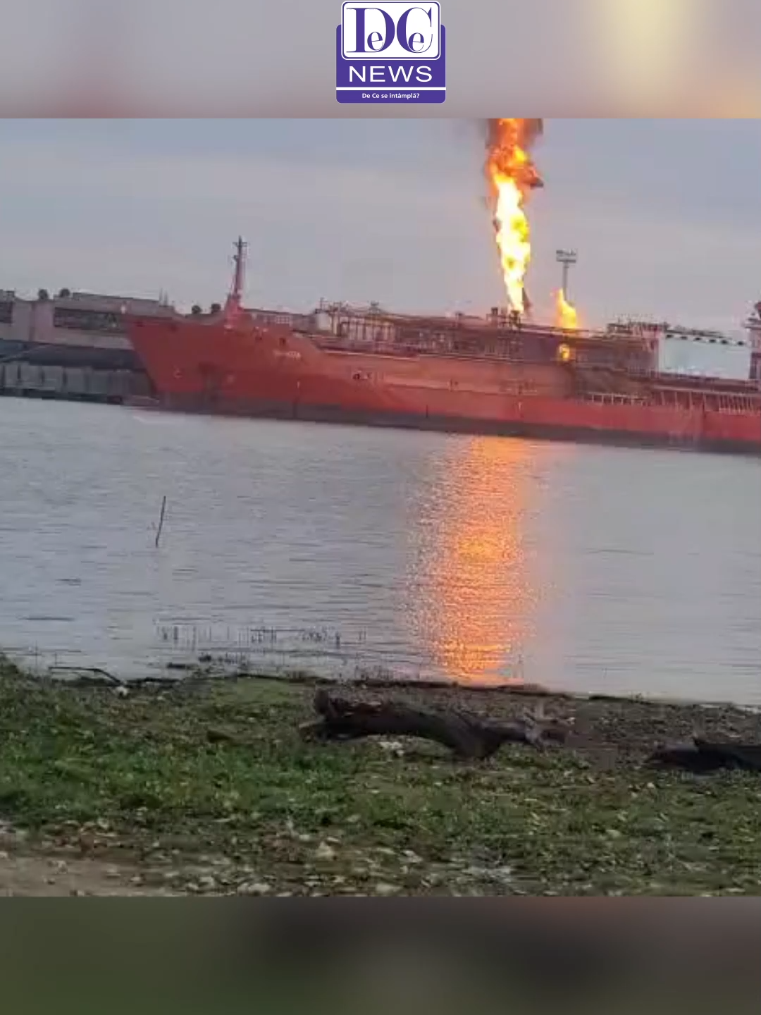 Pericol de explozie pe Dunăre. Mai mulți locuitori au fost evacuați după ce o dronă a lovit o navă cu GPL la Ismail #dcnews #explozie #tulcea #evacuare