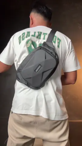 Bahannya kokoh, kompartmentnya luas, yang mau samaan udah aku taro di kranjang kuning #tas #tasselempang #taspria #tasantiair #cuantanpabatas 