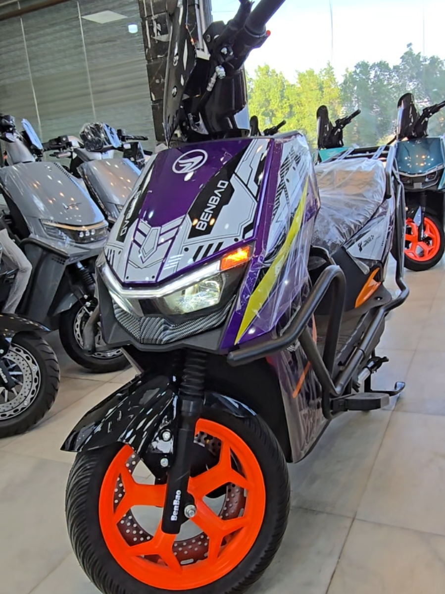 🔥 دراجة سكنس المُدرّعة… مو بس دراجة، هذي وحش الشحن! 🔥 🚀 مصممة للطرق الصعبة وللبضائع الثقيلة… شكل شرس، جسم مدعّم، وأداء ثابت مهما كان الحمل. 🔋 بطارية عالية القدرة تمنحك مسافة طويلة بدون توقف. ⚙️ محرك قوي ينطلق بثبات حتى مع حمولة كبيرة. 🛡️ هيكل مُدرّع مقاوم للصدمات والخدوش… جاهز لكل الظروف. 📦 مساحة شحن واسعة تحمل أغراضك أو طلبياتك بدون تعب. 🛞 إطارات عريضة تمسك الأرض حتى لو طريق مكسر. ✨ باختصار: سكنس… دراجة تبقى ثابتة، حتى لو الدنيا مو ثابتة. العنوان شارع فلسطين ركن شارع الخيمه قرب مستشفى الكندي  07780190042 #العراق #بغداد #البصرة #اكسبلور #الشعب_الصيني_ماله_حل😂😂 