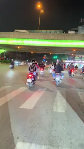 Khi phố lên đèn #hanoivedem #canhdephanoi #muathuhanoi #hanoitrongtoi 