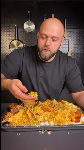 مدفون دجاج —- بصل ثوم دجاج بطاطس فلفل اخضر طماطم  معجون طماطم .. بهارات  كمون ملعقة صغيرة  فلفل اسود  ملعقتين صغيرة  نومي بصرة ( ليمون مجفف ) حبتين ورق غار 5  اوراق كركم نصف صغيرة  هيل 10 حبات قرفة عود واحد جوزة الطيب رشة صغيرة  زنجبيل بودرة نصف ملعقة صغيرة 