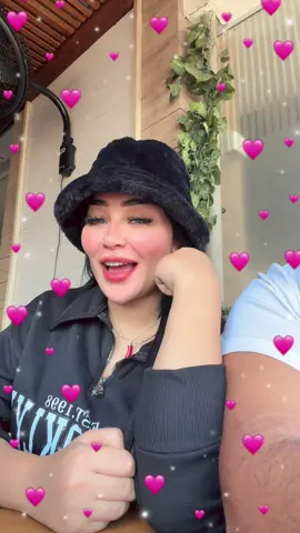 عندو برد شغال جنبي 😂