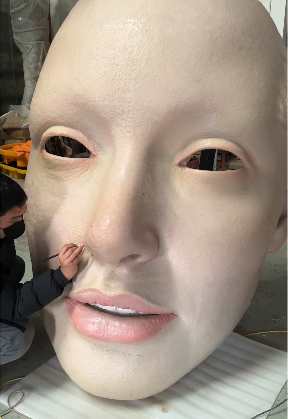 Panting for the female giant silicone face wax figure#waxsculpture #giantsculpture #waxstatue #sculpture #art 