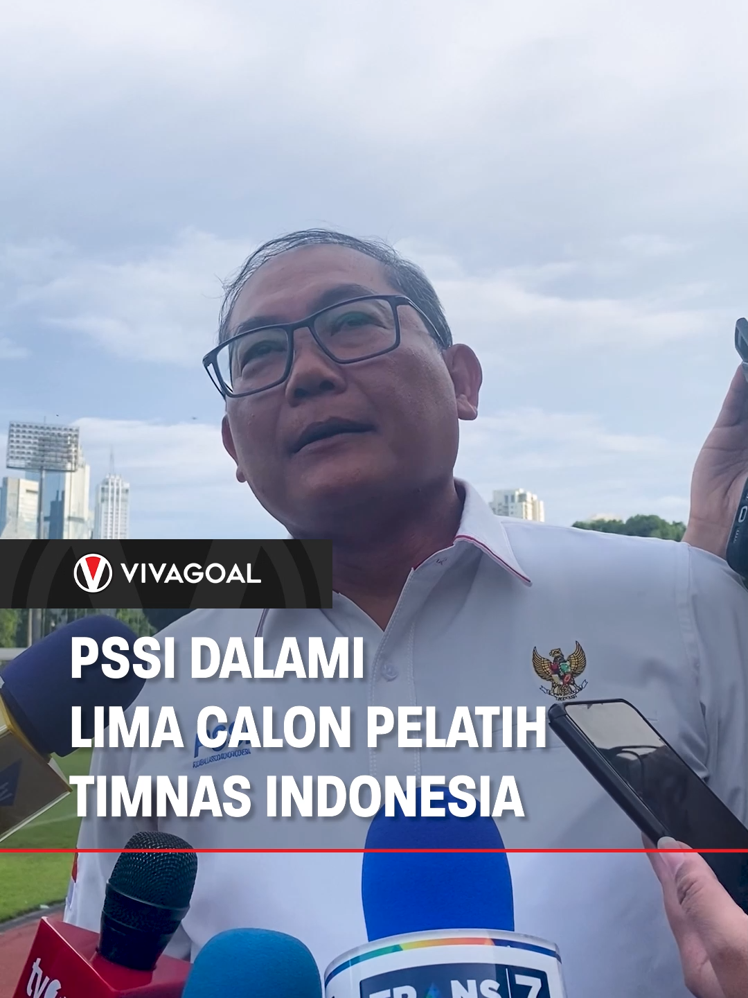 Ketua Badan Tim Nasional, Sumardji memastikan PSSI tengah mendalami lima calon kandidat pelatih Timnas Indonesia. Selanjutnya PSSI akan segera menyeleksi dari lima kandidat pelatih tersebut. Sejauh ini nama Jesus Casas dan Timur Kapadze diisukan termasuk lima pelatih tersebut. Siapa yang layak menurut Vivamania? 👇 #vivagoal #timnas #timnasindonesia #pssi #pssiindonesia