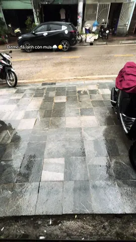 Quần mình mặc ở giỏ nhé huhuu mưa chán vai #xuhuong #viral #thoitrang #quanjean #fyp 