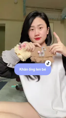 Ra đươnhf gió mấy mẹ quàng cho con khăn để giữ ấm cổ nhé ạ🥰 #khanlenchobe #khanquangco #khanbe 