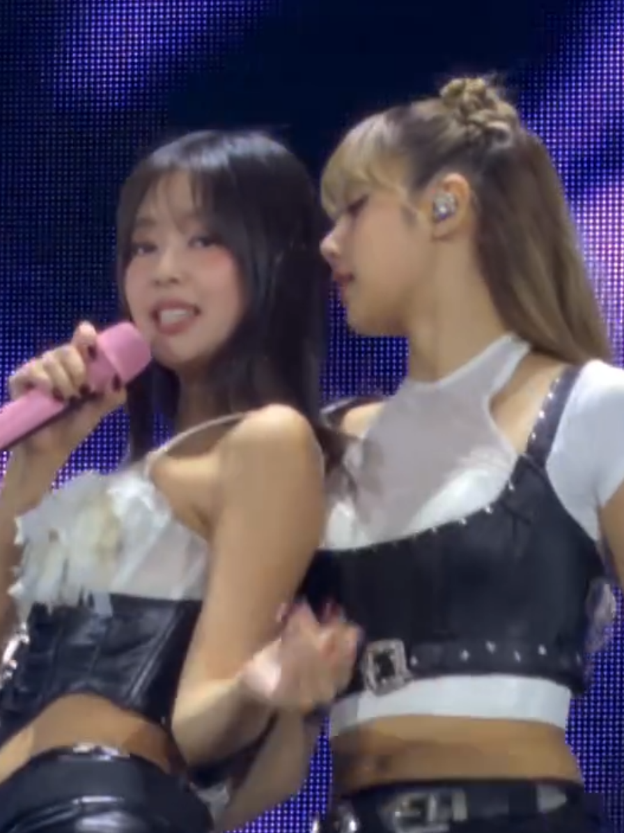 Jenlisa... Kill this​ love​ Deadline​ in​ Bangkok​ Day3 ​#jennie​#lisa​#jenlisa​#blackpink​