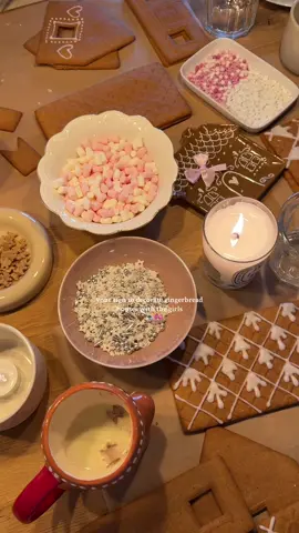 time for gingerbread houses🧸🎀🤎 #gingerbreadhouse #christmas #christmascountdown #bucketlist #christmasmood 