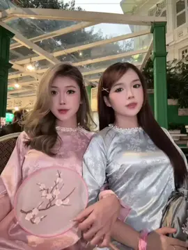 2 chị đẹp gái😛 áo dài thì xinhhh🤗🤗🤗#tet2026🧨🧨🧨🧨🧨 #áodaithietke #tet2026🧨🧨🧨🧨🧨🧧🧧🧧 #áodaivietnam🇻🇳 