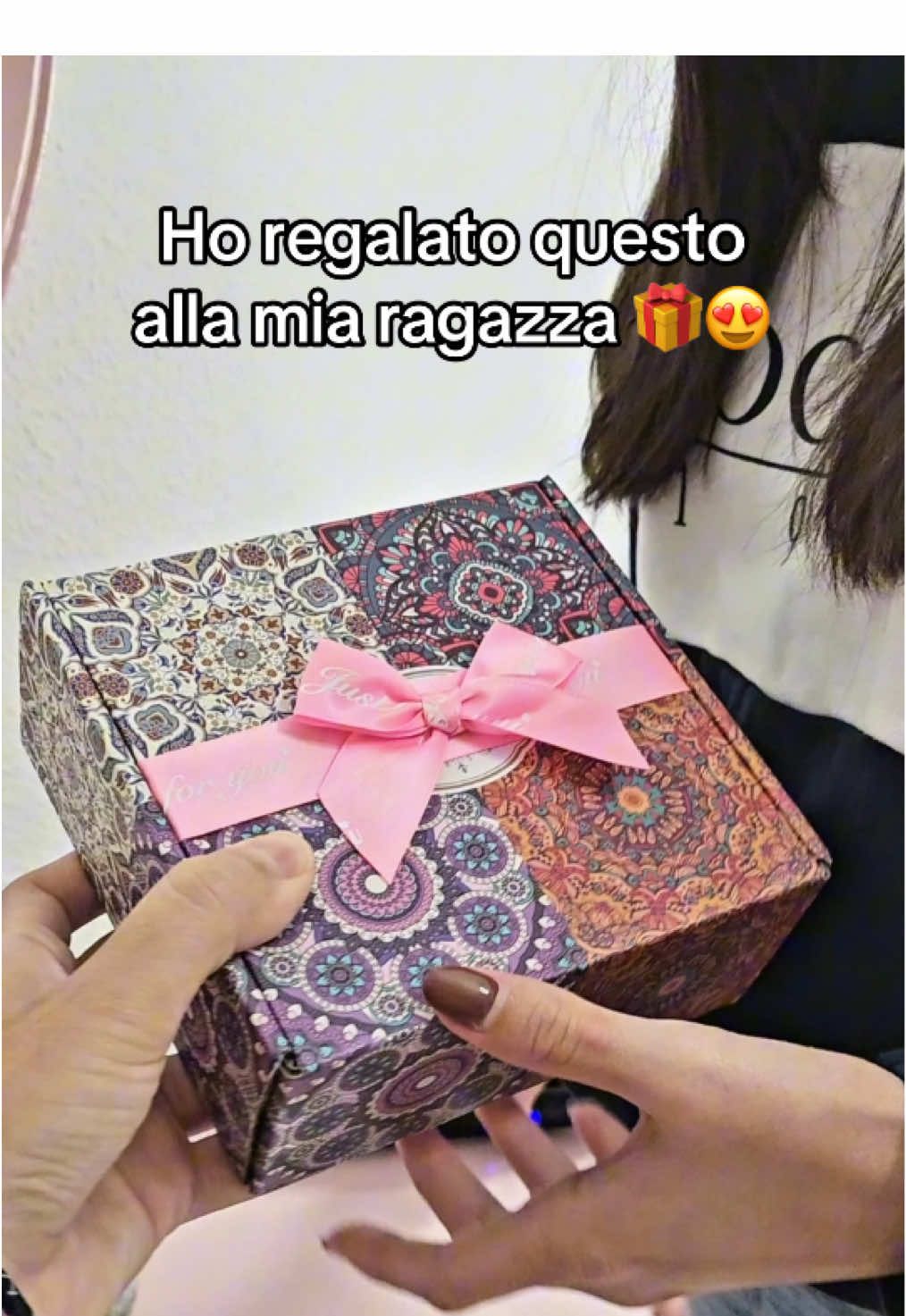 Il regalo perfetto per la tua ragazza a questo Natale 💝 #piastra #regalo #natale #ragazze #hairstyle 