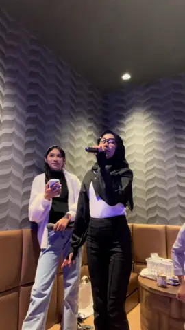 Karaoke with you kapan kak?  #karaoke #namba #osaka #カラオケ #trending 