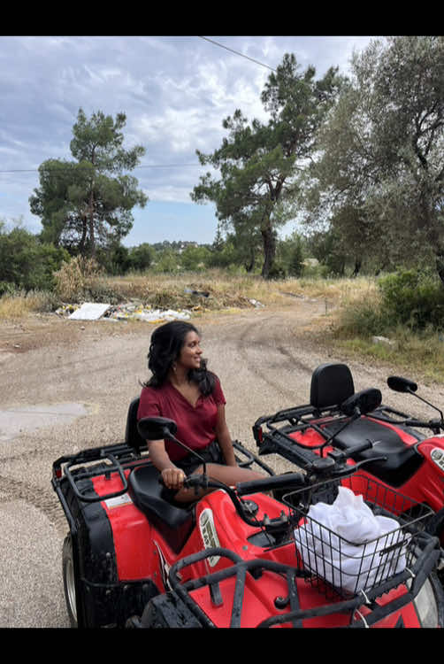 On va mourir mdrrr je suis carrément dans l’abus mais on marchait sur la route parce qu’il y avait pas de trottoirs et on trouvait pas la localisation du quad. Avec du recul c’est bien drôle car ça s’est bien fini on a fait notre meilleure « safari quad » à ANTALYA, l’aventure en valait la peine hahaha  #safariquad #vacances #quadantalya #turquie #galere 