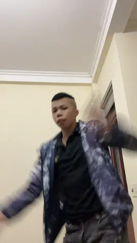 Tại sao em lại thương thằng đấy😒