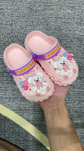 Bên ngoài còn cưng hơn nhiều ba mẹ ơi :* #giaydepchobe #depsucchobe #depbetrai #depbegai  #VideohangThoiTrang   