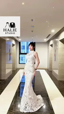 Studio mới mở mà thuê hẳn á hậu về lên hình ảnh cho bộ sưu tập váy cưới thiết kế độc quyền thế này là biết stu uy tín cỡ nào r nè. Mẫu váy cao cấp, thiết kế riêng, đường may tỉ mỉ sắc nét, phom dáng chuẩn, hứa hẹn chinh phục những vị khách hàng khó tính nhất 🥰#ahaudisanaodaivietnam #lethingoclan #haliestudiodienchau #codauxinh #vaycuoi 