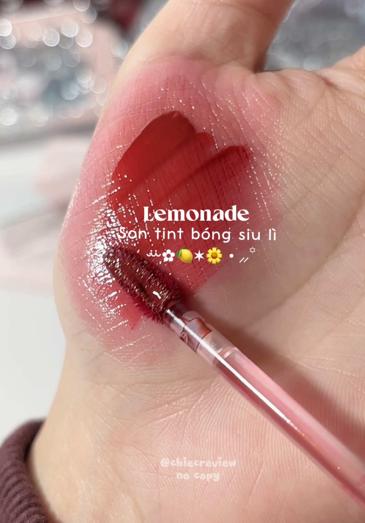 Son bóng Mirror Mirror màu 01 tone đỏ mận đẹp mê 🍒✨ #sonbong #lemonade #mirrormirrorwatertint #swatchson #lipsticktutorial 