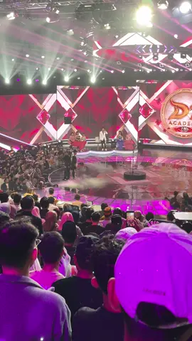 Langsung aja kasih piala nya ke@DA7.Valen min#academia 